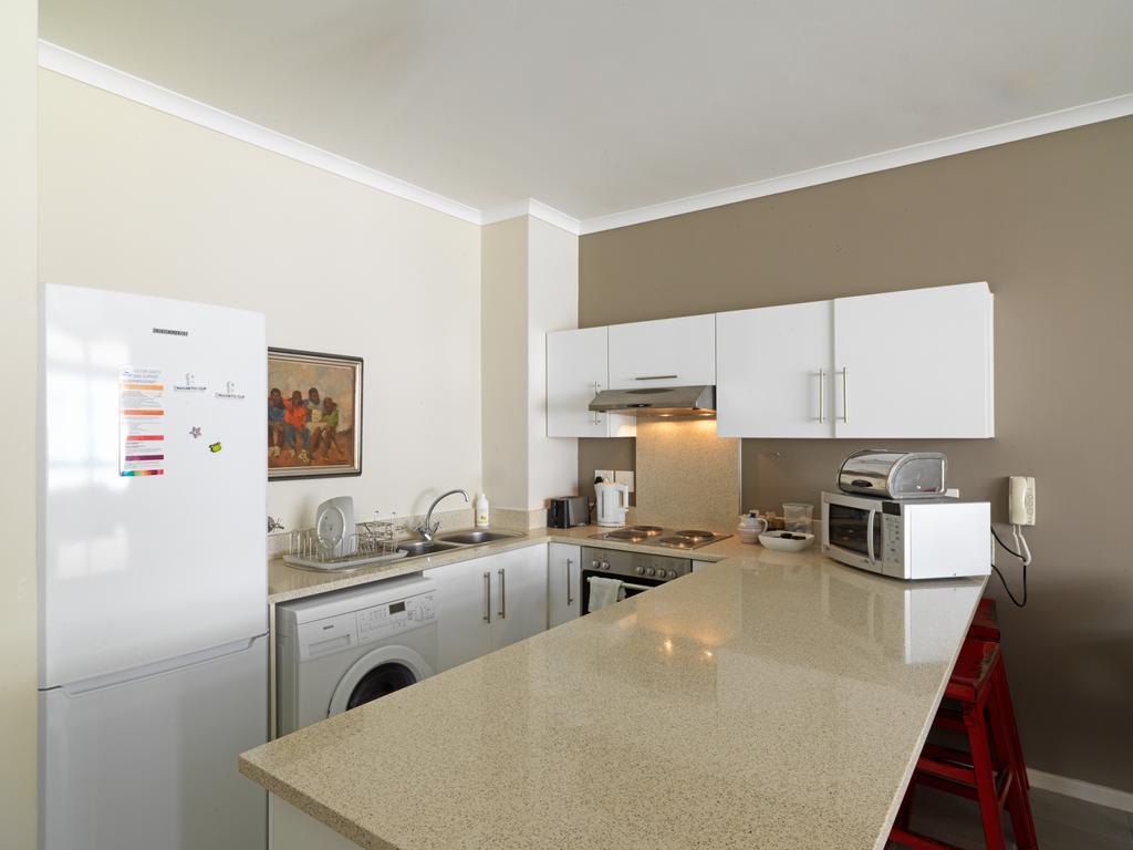 Surferscorner Self Catering Apartments Muizenberg Exterior foto