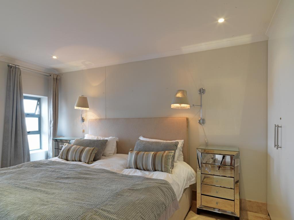 Surferscorner Self Catering Apartments Muizenberg Exterior foto