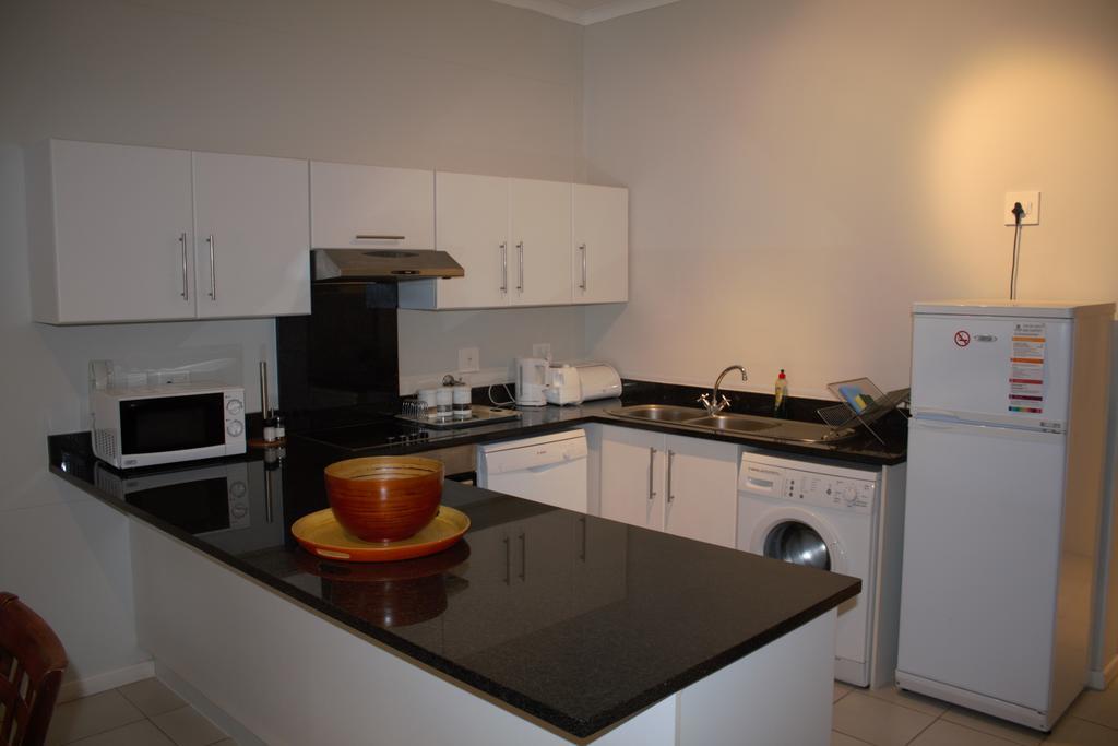 Surferscorner Self Catering Apartments Muizenberg Exterior foto