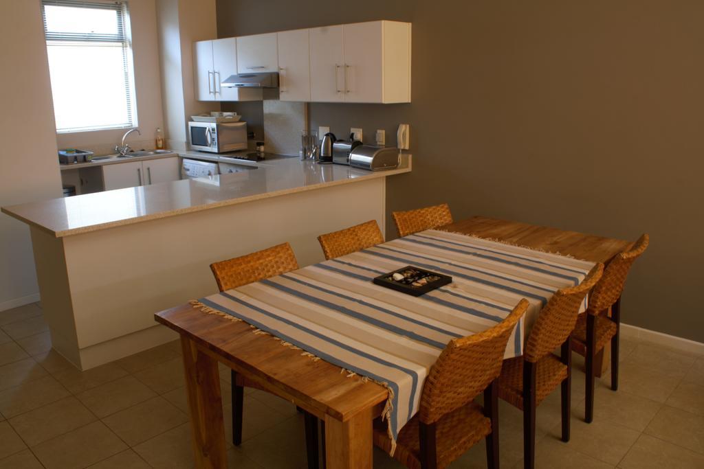 Surferscorner Self Catering Apartments Muizenberg Exterior foto